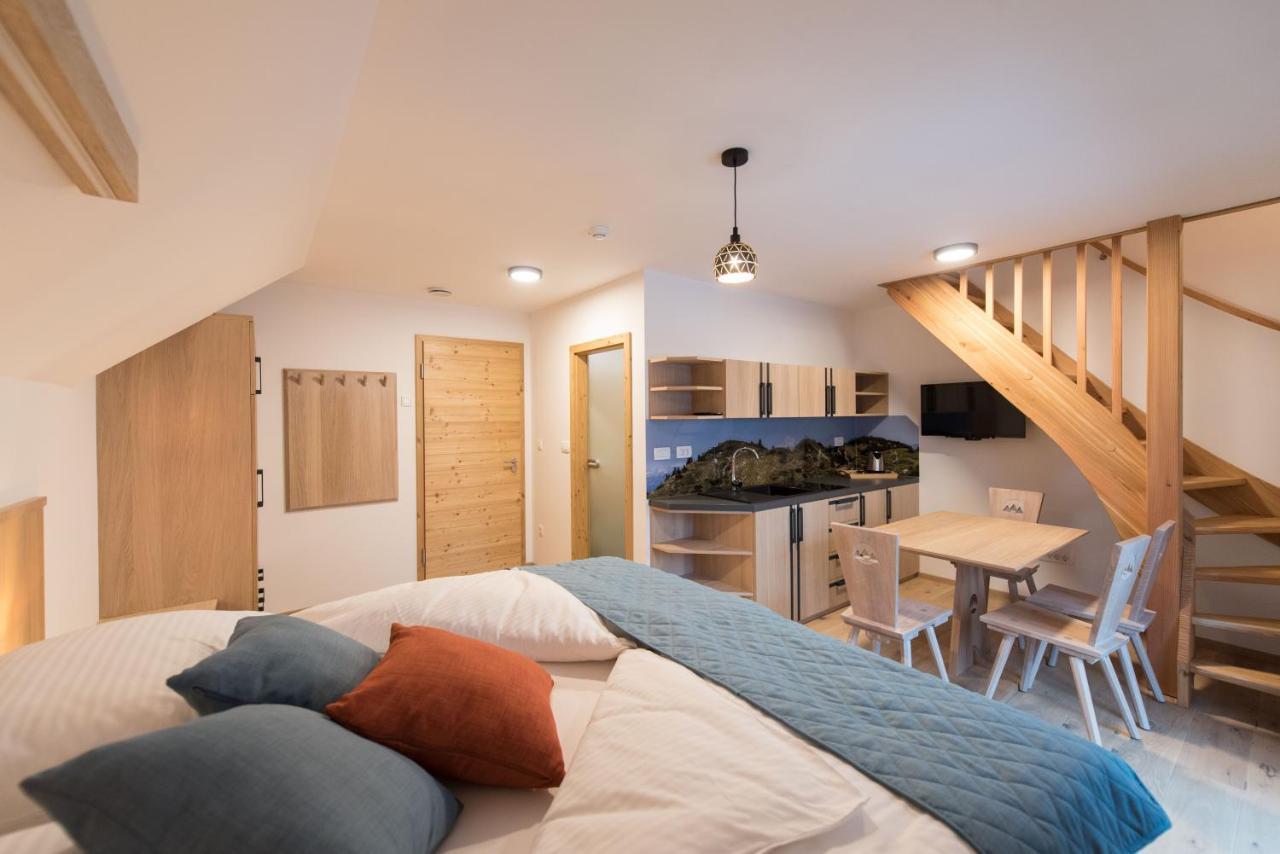 Guesthouse Lajnar Zgornja Sorica Buitenkant foto
